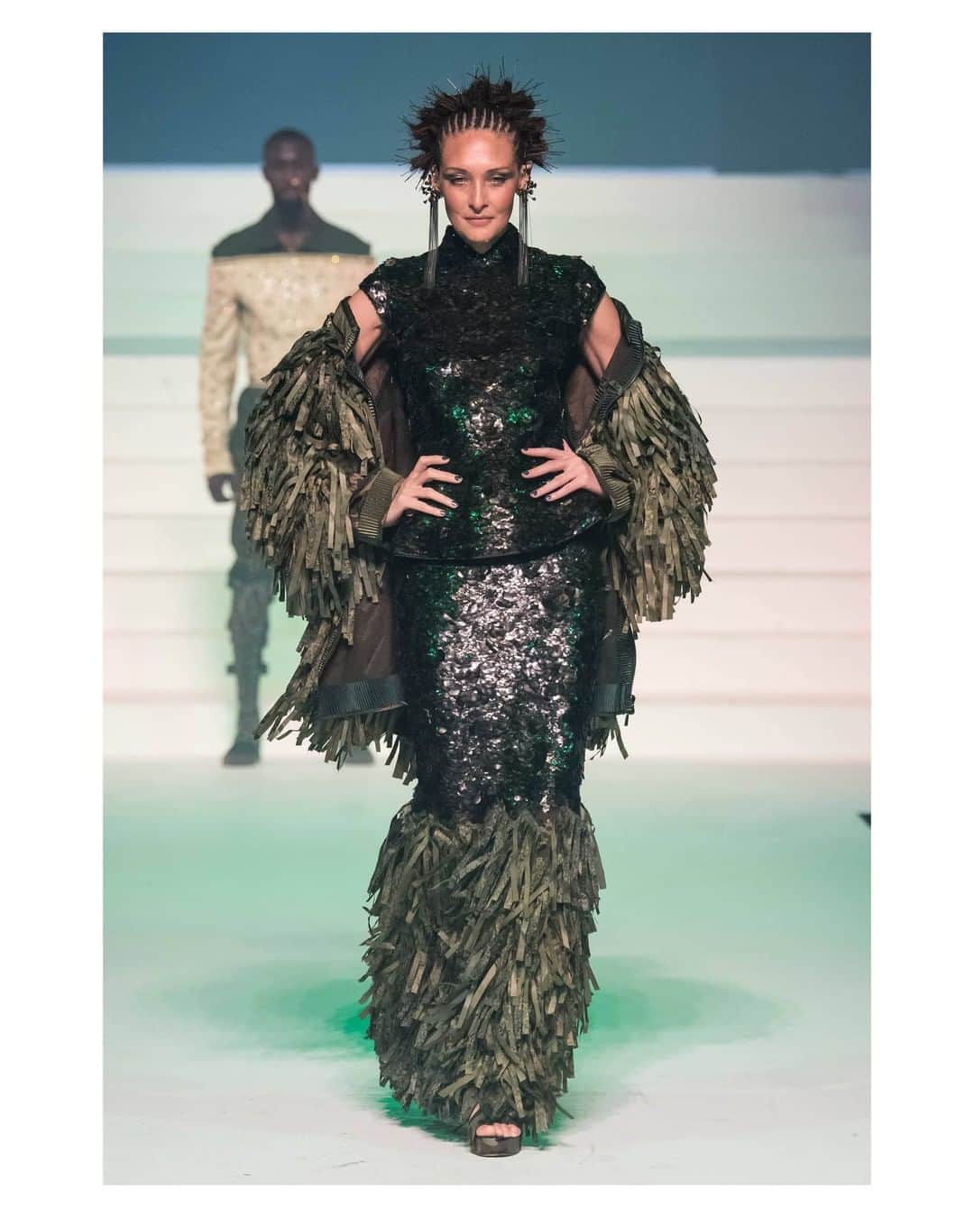 ジャンポール・ゴルチエさんのインスタグラム写真 - (ジャンポール・ゴルチエInstagram)「@lexy_and_lainey runway from Tennessee. #GaultierParis #SS20   Show us your own runway from home using the hashtag #AtHomeWithGaultier. #VogueCouchCouture」2月1日 23時00分 - jeanpaulgaultier