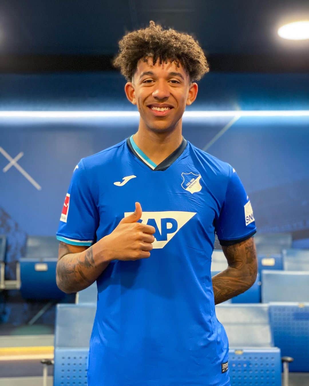 TSG1899ホッフェンハイムさんのインスタグラム写真 - (TSG1899ホッフェンハイムInstagram)「Hey, @eastmamba! 😁👍  Chris #Richards joins #TSG on loan from @fcbayern until the end of the season.  -  Chris Richards wechselt auf Leihbasis bis zum Saisonende vom @fcbayern zur TSG.」2月1日 23時00分 - tsghoffenheim