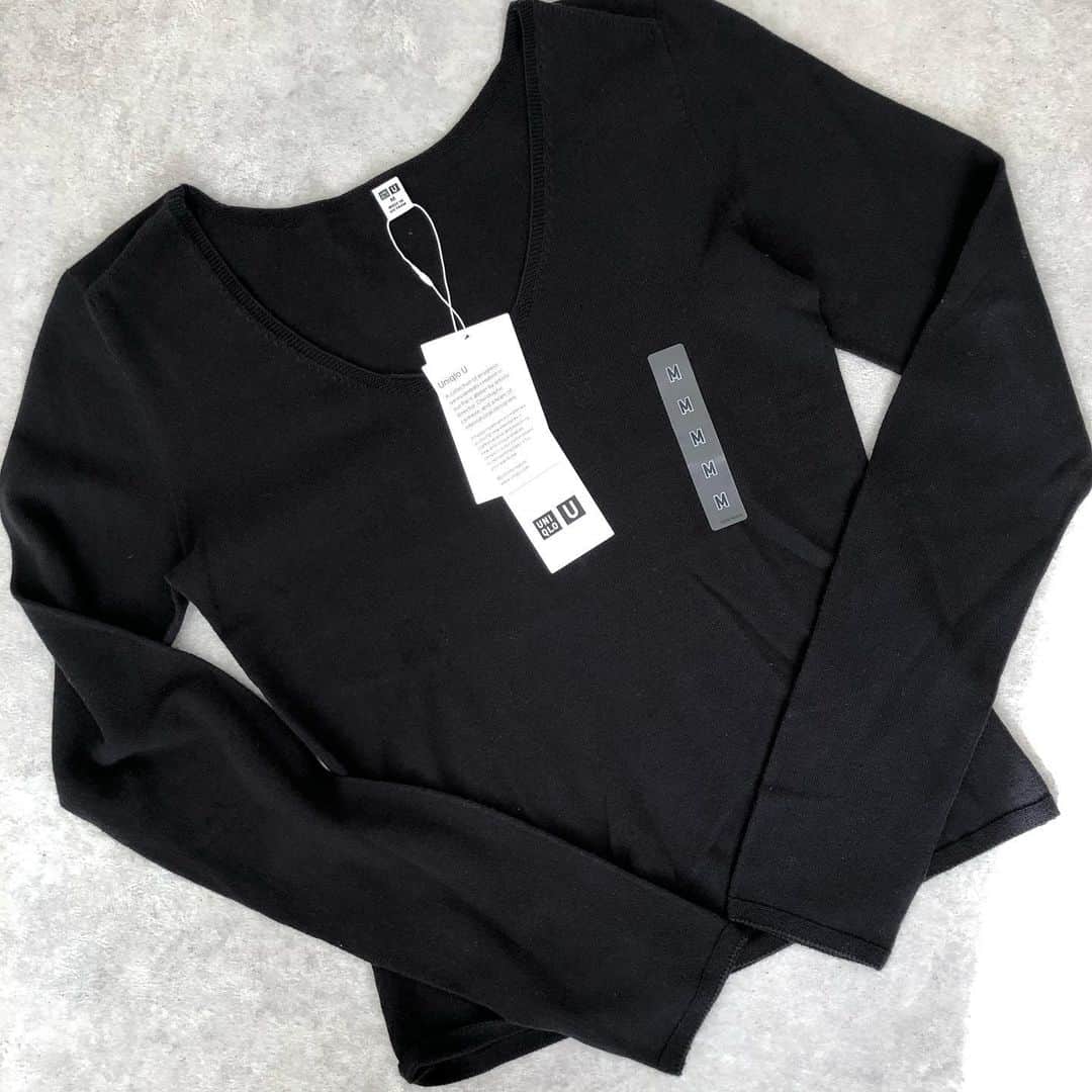 Miyoさんのインスタグラム写真 - (MiyoInstagram)「【上下UNIQLO U❤︎】﻿ ▷▷▷スワイプ﻿ ﻿ ﻿ 1/25に投稿した全身UNIQLOUの﻿ カーディガンの下はこんな感じでした☺️﻿ ﻿ 薄手だけど、体にフィットして着心地がいい﻿ 3Dニット🖤﻿ 多少透け感があるのでインナーはブラックの﻿ ヒートテックを着ました☺️﻿ ボトムスにinしても羽織りの下に着てもごわついたり﻿ 着膨れしないのでインナー使いに便利です👌🏻﻿ ﻿ ﻿ ﻿ ﻿ #3Dハイツイストコットンクルーネックセーター …#UNIQLO#ユニクロユー﻿ #レギュラーフィットストレートハイライズジーンズ …#ユニクロ﻿ ピアス…#zara#ザラ﻿ リング…#3coins﻿ ロングネックレス…#楽天roomに載せてます﻿ ﻿ ﻿ #UNIQLOU#ユニクロ購入品#UNIQLOコーデ#ユニクロコーデ#着回しコーデ#ブーツコーデ#スニーカーコーデ#ザラコーデ#ザラジョ#ママコーデ#ママファッション#プチプラコーデ#プチプラファッション#シンプルコーデ#カジュアルコーデ#大人カジュアル#きれいめカジュアル﻿ ﻿ ﻿ ﻿ ﻿ ﻿」2月1日 22時57分 - miyopu