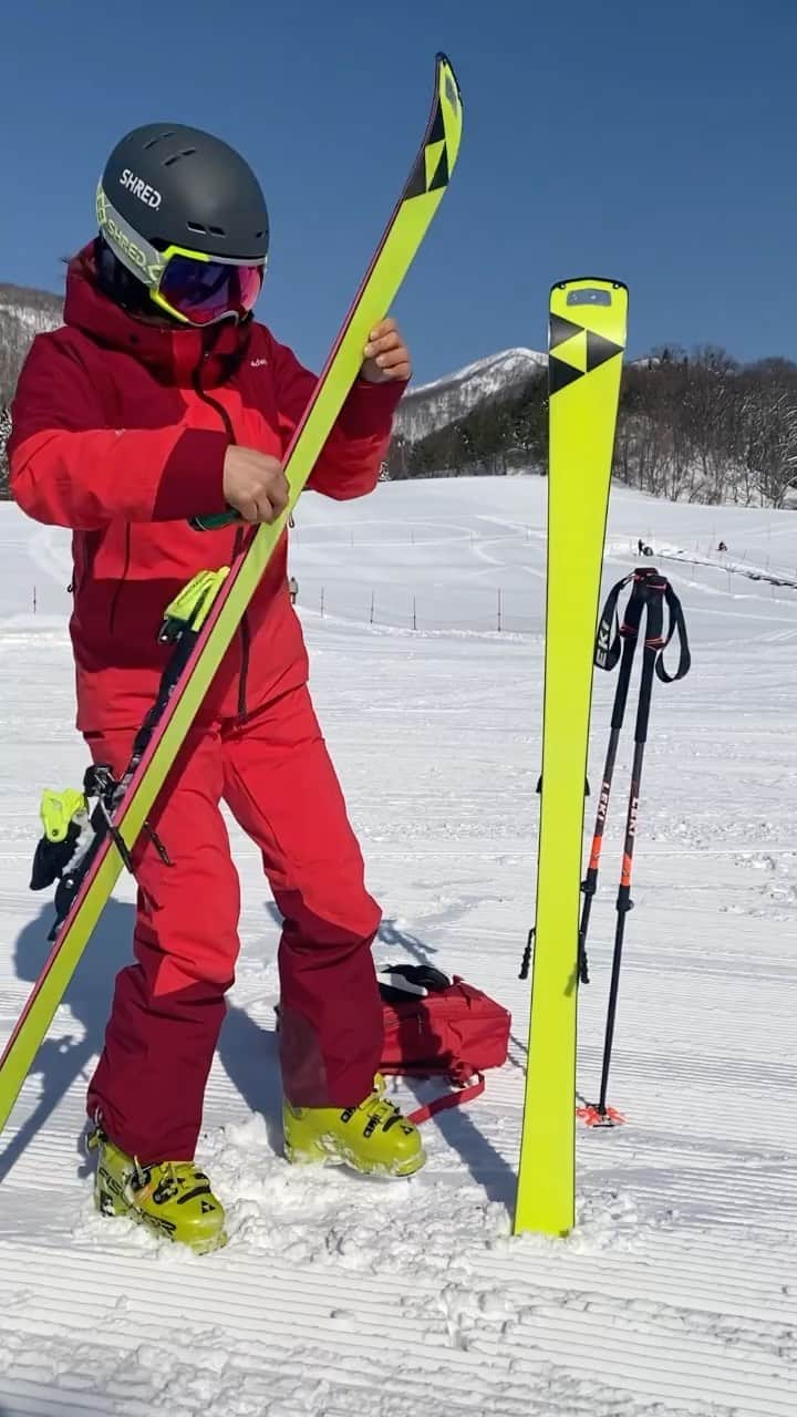 清澤恵美子のインスタグラム：「スキー前にこれを使用するだけでスキーが格段に楽しく上手くなる方法😁初リール✨ @gallium_wax @fischertuningbase @goldwin_jp @shredoptics @shred.skiing.japan」