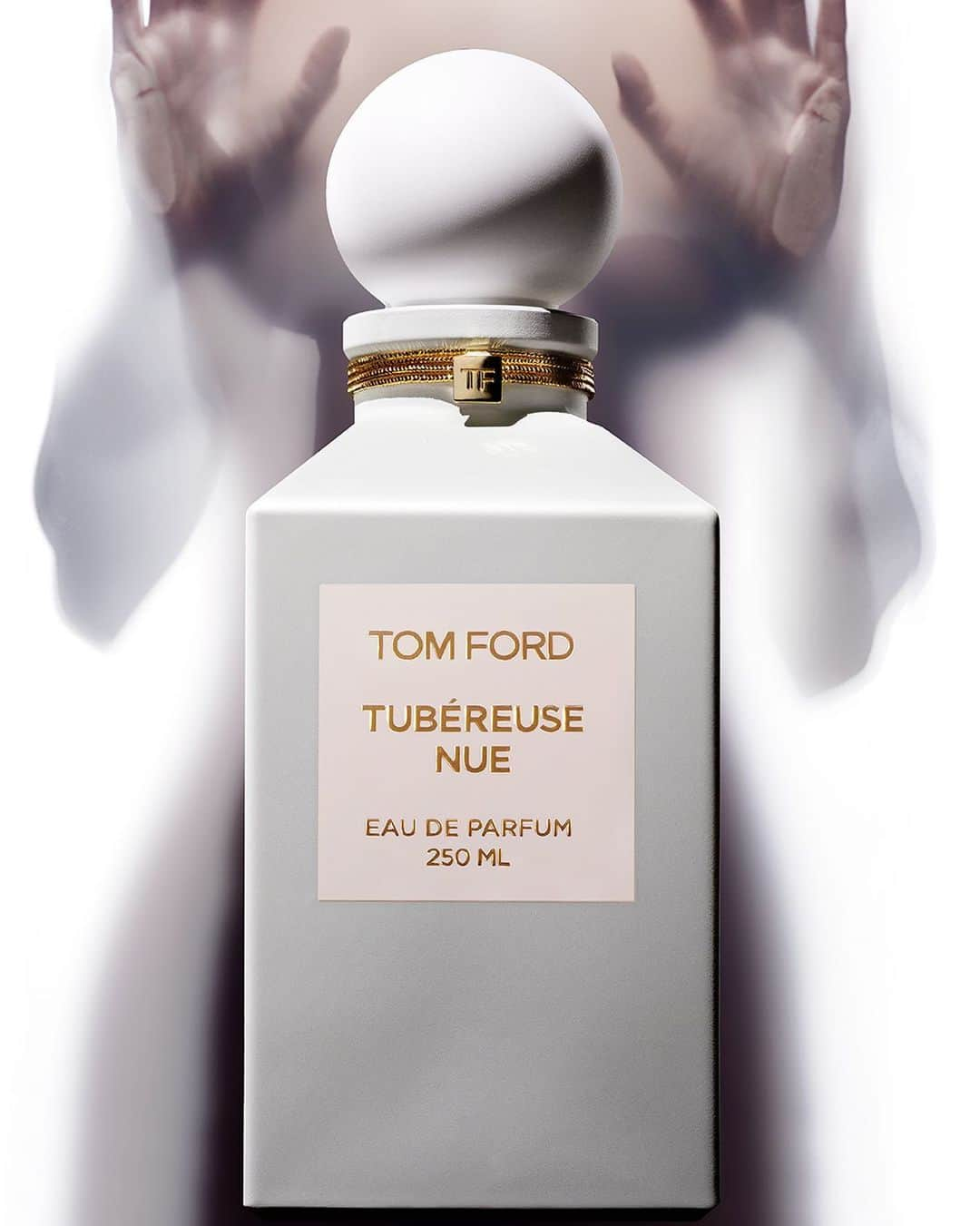 トムフォードさんのインスタグラム写真 - (トムフォードInstagram)「As night falls, a rhapsody of pleasure reveals itself. Experience new Tubéreuse Nue, a conjuring of the provocative, nocturnal flower. @tomfordbeauty #TOMFORD #TFTUBÉREUSENUE #PRIVATEBLEND」2月1日 23時27分 - tomford