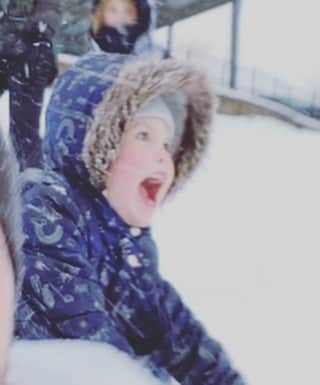 デービッド・ボウディアさんのインスタグラム写真 - (デービッド・ボウディアInstagram)「Koda and I were rolling last night watching the video of Knox and I sliding and smoking Koda in our path (swipe!)  . . . Loved our snow adventure yesterday filled with a snowman, snowball fight, sledding and snow chair making! And of course to top it off, an off-roading adventure in Toothless.  . . . @brandso @teamtoyota #tundratrdpro #orlena」2月1日 23時31分 - davidboudia