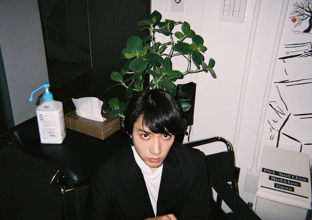 柴崎楽さんのインスタグラム写真 - (柴崎楽Instagram)「質問募集しまーす よろしくねぇ」2月1日 23時38分 - v_raku_r