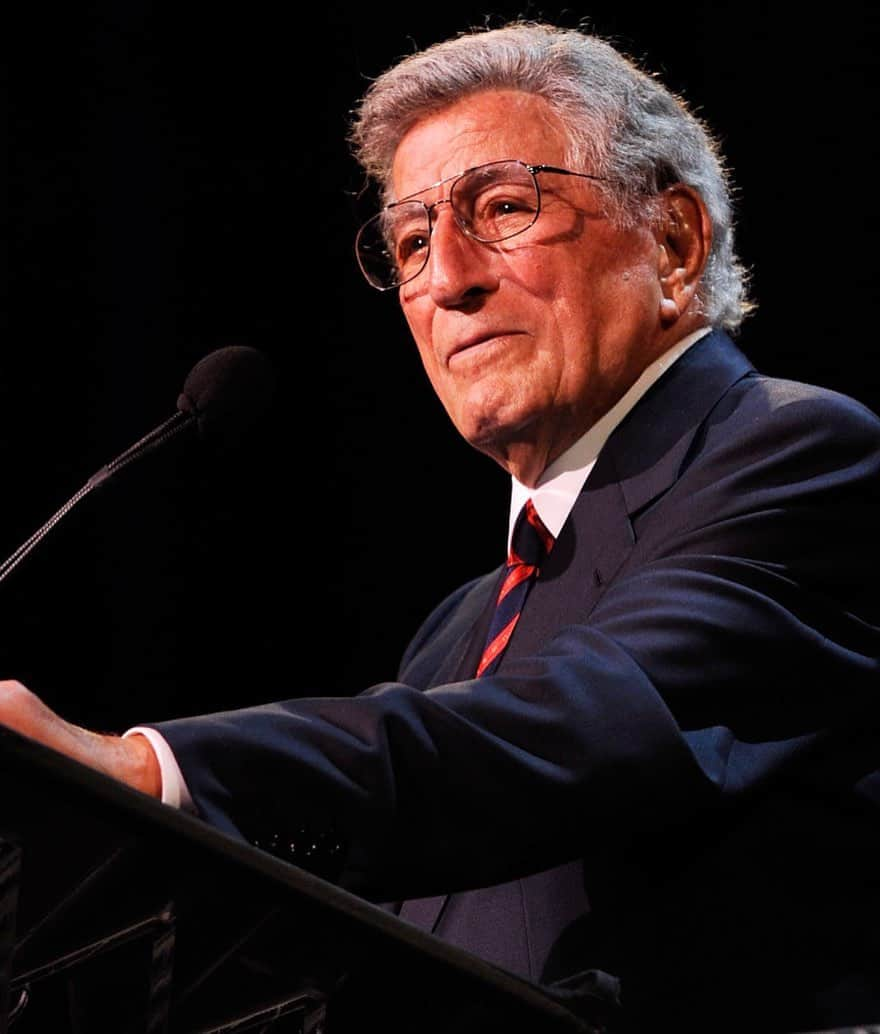 Just Jaredさんのインスタグラム写真 - (Just JaredInstagram)「Legendary singer Tony Bennett has revealed he has been battling Alzheimer’s Disease for years. Tap this pic in the LINK IN BIO for his story, his main symptom, and some Lady Gaga news as well.  #TonyBennett Photo: Getty」2月1日 23時41分 - justjared