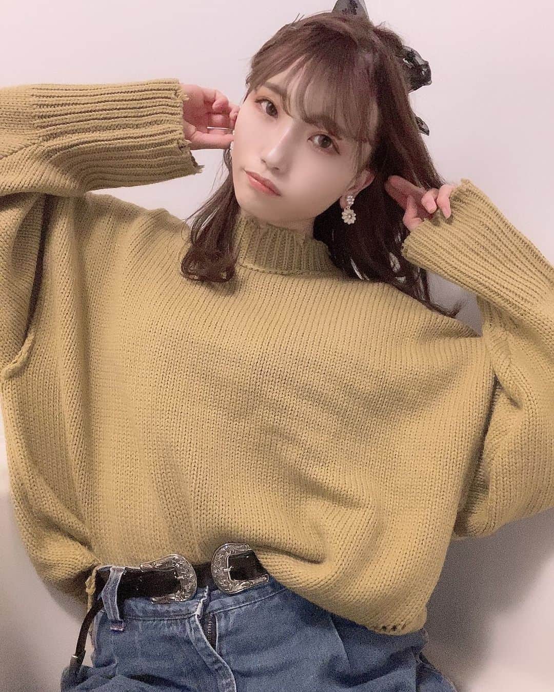 石原美沙紀のインスタグラム：「からしいろ🟡🥰黄色は流行る🔥  #ファッション #韓国ファッション #ファッションコーデ #レディースファッション #アイドル #地下アイドル #アイドル好きと繋がりたい #モデル #撮影モデル #ポートレートモデル」