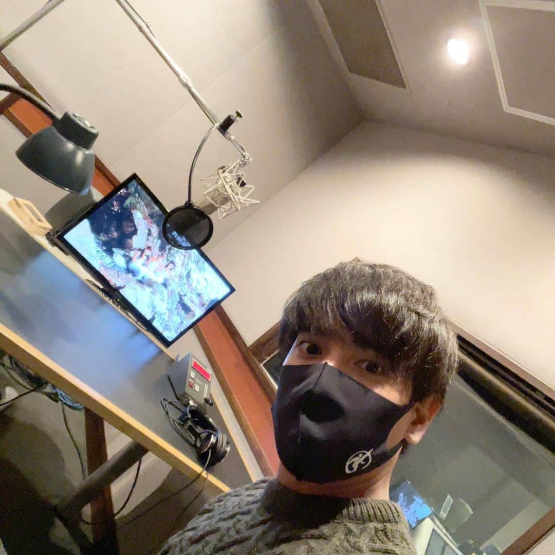 濱田隼平のインスタグラム：「中京テレビの新番組、#しゃにむにロック  のナレーションを担当してきました^ ^ シャニムニ=パレード、#ジューロックの 2組のアイドルが限界ギリギリまでチャレンジする姿、必見です😊 2月3日深夜24時59分放送🙇 #しゃにむにロック #シャニムニ＝パレード #ジューロック」