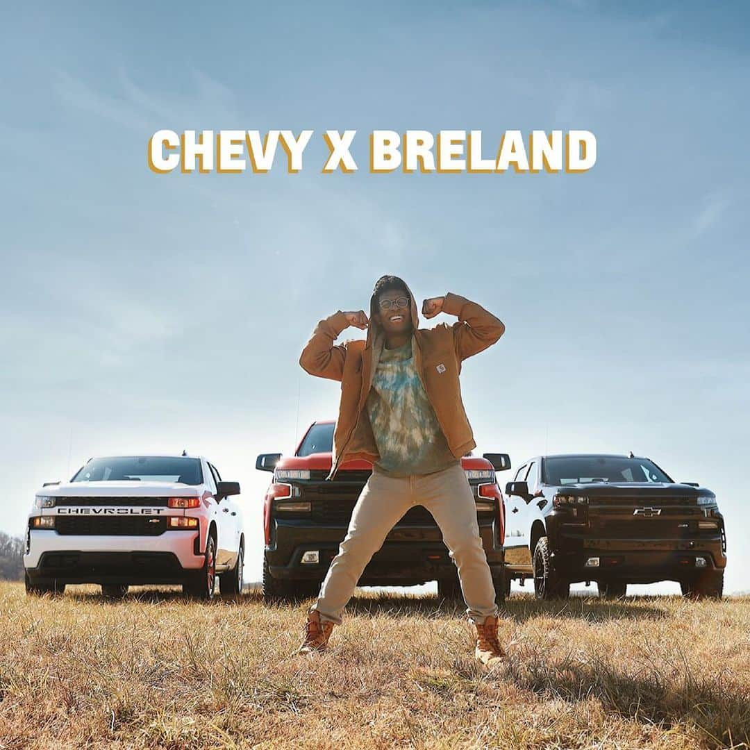 シボレーさんのインスタグラム写真 - (シボレーInstagram)「Things get hype when platinum country artist @breland and a pack of #Silverado pickups join forces. Follow us on TikTok to catch the release. Link in bio. #DontTouchMyTruck」2月2日 0時00分 - chevrolet