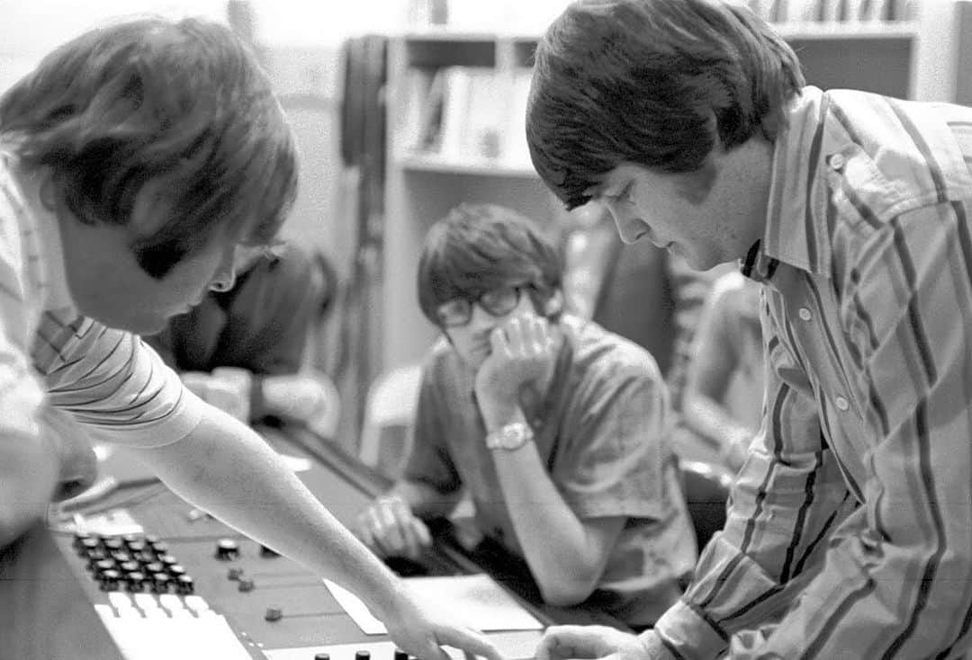 ブライアン・ウィルソンさんのインスタグラム写真 - (ブライアン・ウィルソンInstagram)「1968: Brian at the board with Carl and engineer Stephen Desper.  #1968 #brianwilson #carlwilson #stevedesper #recording #mixing #thisishowitsdone」2月2日 0時10分 - brianwilsonlive