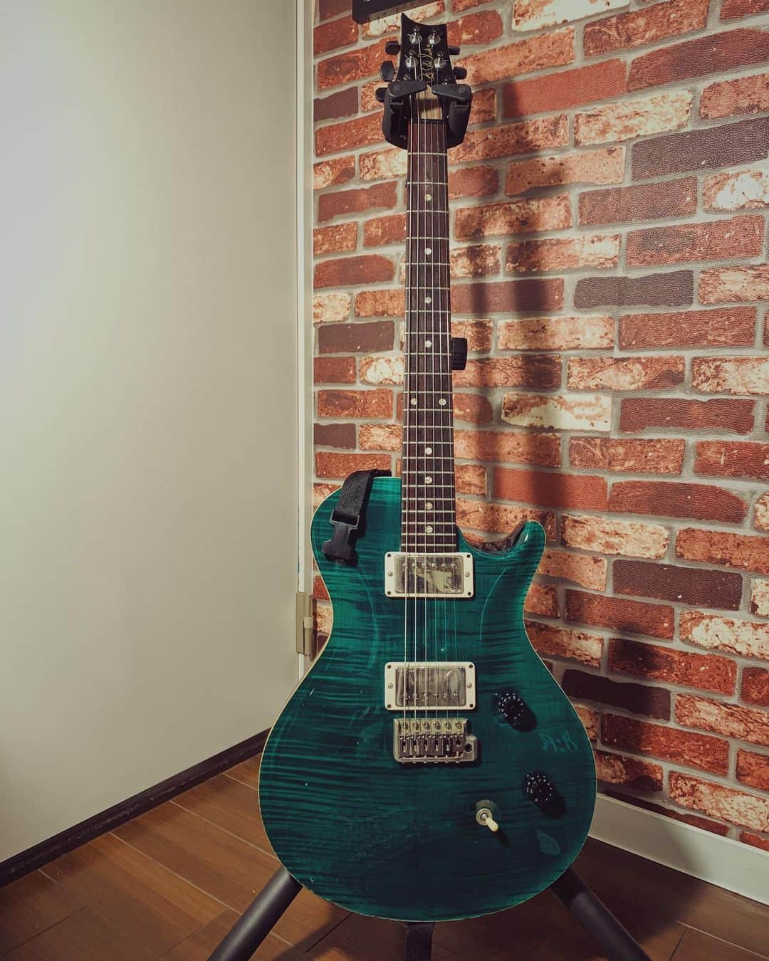 Sugiさんのインスタグラム写真 - (SugiInstagram)「PRS SINGLECUT TREM #guitarcollection」2月2日 0時04分 - sugi_coldrain