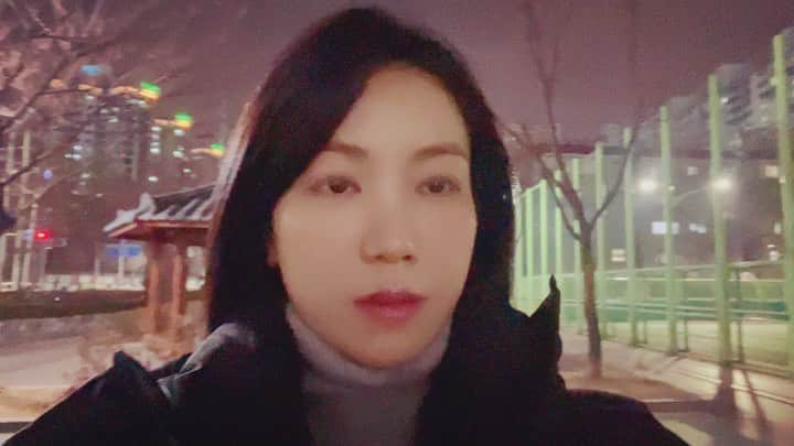 キム・オクビンのインスタグラム：「✋틈새 산책」