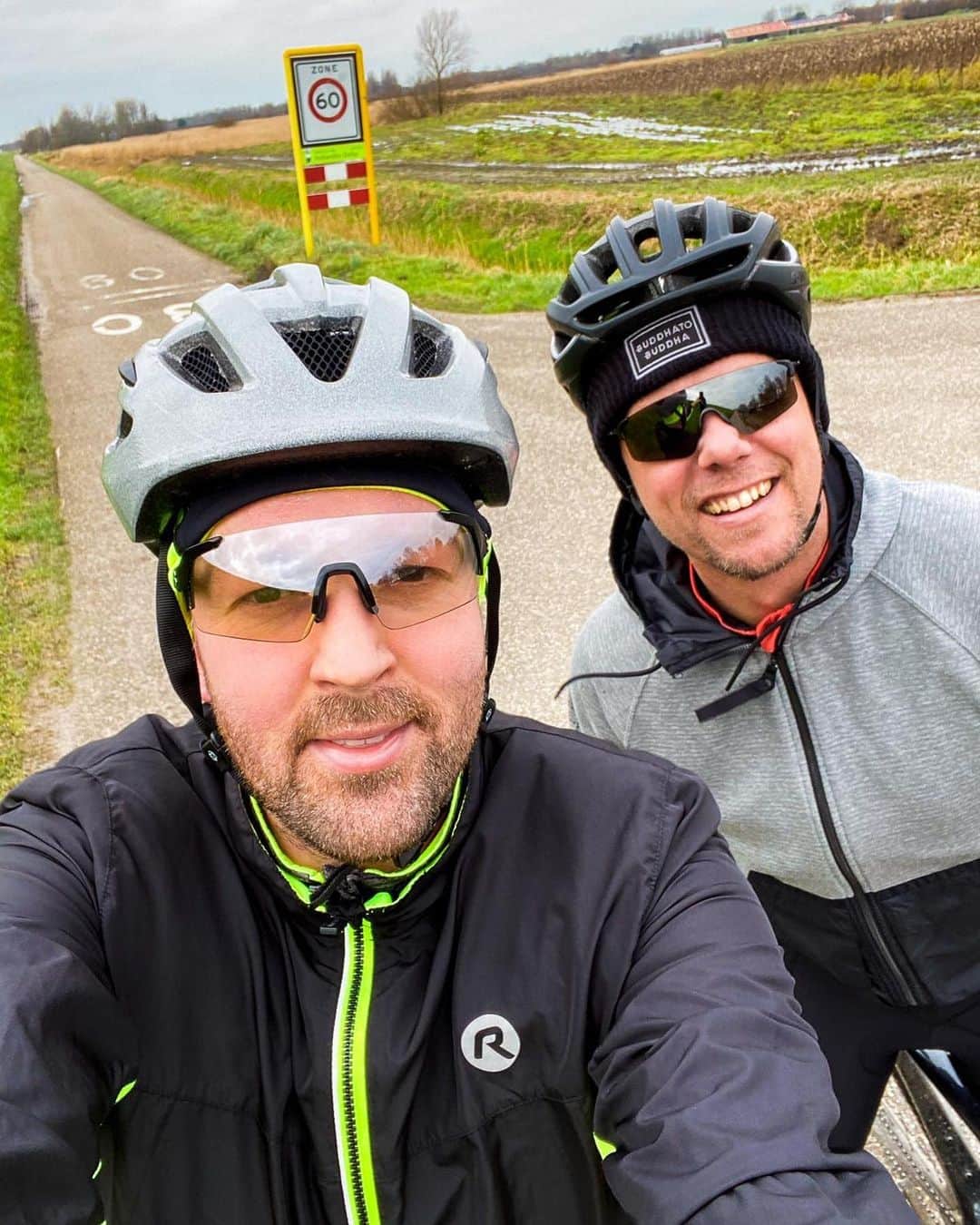 Armin Van Buurenのインスタグラム：「Cycling around with @djbrennanheart! 😄🚲 How was your weekend?」