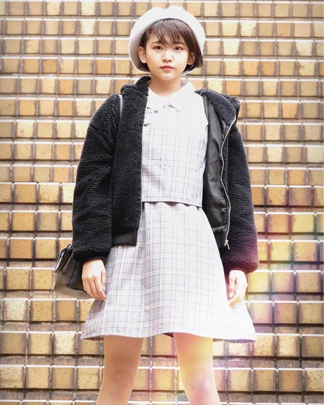星流さりあのインスタグラム：「・ ・ 2月もよろしくお願いします〜👹  ……………★…………… プリンセス帝王学#8の 1ページをチラ見せでございます🌟  プリ帝写真集#8申し込み受付中！ 詳細はプリ帝Twitter(@pri_tei)を見てね。  #プリ帝 #プリンセス帝王学 #ベレー帽 #ショートカット #刈り上げ #チェック #階段 #撮影」
