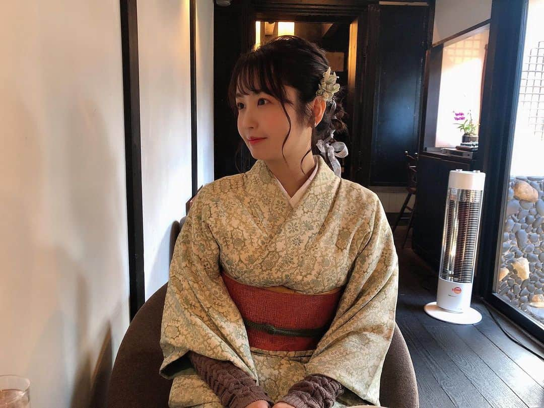 惣田紗莉渚さんのインスタグラム写真 - (惣田紗莉渚Instagram)「グリーンぽいお着物に ピンクの帯にしたよ☺︎ 髪型はポニーにリボンを巻きつけて、ドライフラワーをつけました🏵 #着物 #ポニーテール #和装ヘア」2月2日 0時14分 - sarisari0118