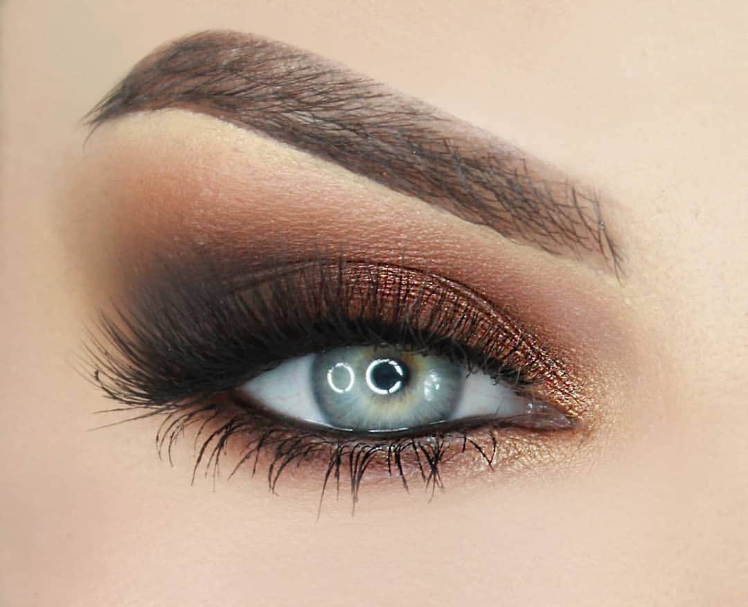 the Balmのインスタグラム：「Get the Look 💋 @monapetre used The Balm and the Beautiful Episode 2, Star Struck Lashes and Brow Pow in Dark Brown to create this eye 👀 🔥   #thebalm #thebalmcosmetics #beauty #makeup #glam #eyeshadow #crueltyfreebeauty」