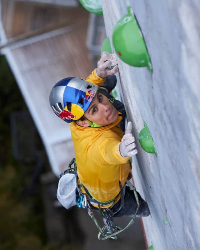 ドメン・スコフィッチのインスタグラム：「GREEN BALLS  3rd pitch and my second in the lead, longest pitch of them all.  It was first harder route and I was trilled to slap those rounded shapes. My mind was like “alright this one’s basic, easy to read and probably just pumpy for forearms”. Not far from start the route traversed to the right and I was like “hell yeah they made a campus traverse on 0 degrees” which is not very pleasant but hey, it feels like a cool idea to campus some moves on a big ass chimney. I liked that idea so much that I realized I made a mistake when I had already campused all the way to the right and saw I came to a dead end 😅 Then was the first time I saw two little pebbles sticking out above the traverse and realized that I should be standing on the holds I was grabbing 🤦‍♂️😅 I managed to save the situation I put myself into by campusing back💪  I was back in business and I successfully on sighted the Green Balls pitch but with a heavy price which I felt later on 🤪 This one turned out to be pretty technical and tricky on many sections. Amazing route built with only one shape in different sizes 👍🎉 . 📸 by @jakobschweighofer  . @redbull #givesyouwings @redbullsi @adidas @adidasterrex @fiveten_official @pazi.to #zavarovalnicatriglav @postanivojak #slovenskavojska @climbing_ranch」
