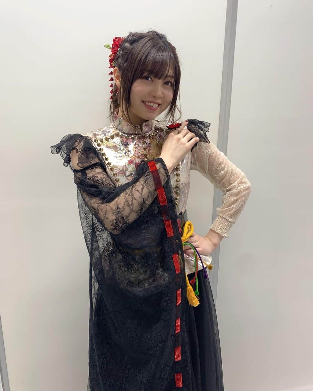 鈴木このみのインスタグラム：「10th Anniversary Anime SELECTIONでは、水樹奈々さんの「純潔パラドックス」を歌わせて頂きました！  お家にあるライブBlu-rayで1番多いのが、水樹奈々さん。とても尊敬している方の楽曲を歌わせて頂き、本当に光栄でした…！  全てに敬意を込めなければ…！と、衣装もリメイクして頂きました。楽曲に合わせて、艶やかに和の要素を足してもらったよ✨👘  ラスト3枚は、ライブ終演後✌️ ANIMAXカラーの青色で🟦」