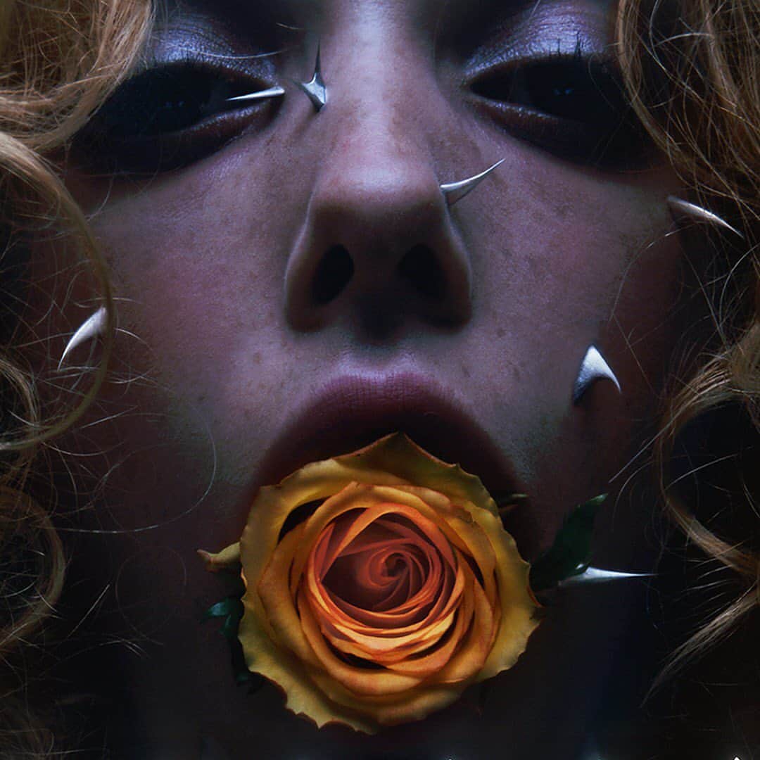 ValGarlandのインスタグラム：「#MondayBlues ❗️❗️❗️  #McQueenOfEngland #StacyGadsden @stackawoo @thefacemagazine by @nick_knight November #1996  Styling @katy_england Hair @1malcolmedwards Jewellery @shaunleanejewellery   #NickKnight #KatyEngland #ValGarland」