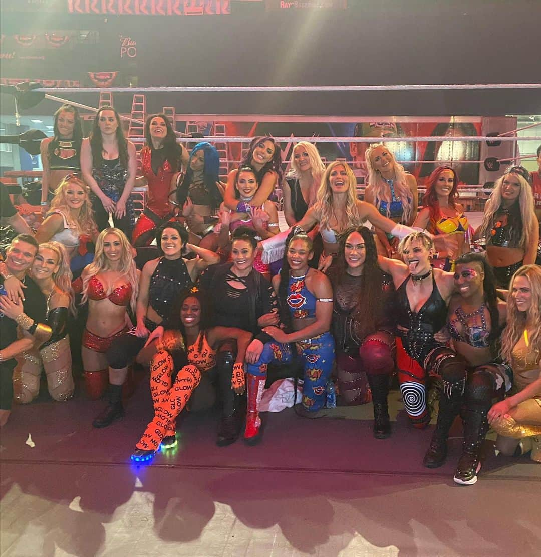 トリー・ウィルソンさんのインスタグラム写真 - (トリー・ウィルソンInstagram)「. Ok I couldn’t resist the temptation last night....costumes, aggression, inspiration from some crazy badass women, girl time...and well, the chance to remind yall that age is just another damn number...so make it a year full of WHY THE HELL NOT. ✌🏽 #RoyalRumble」2月2日 0時34分 - torriewilson