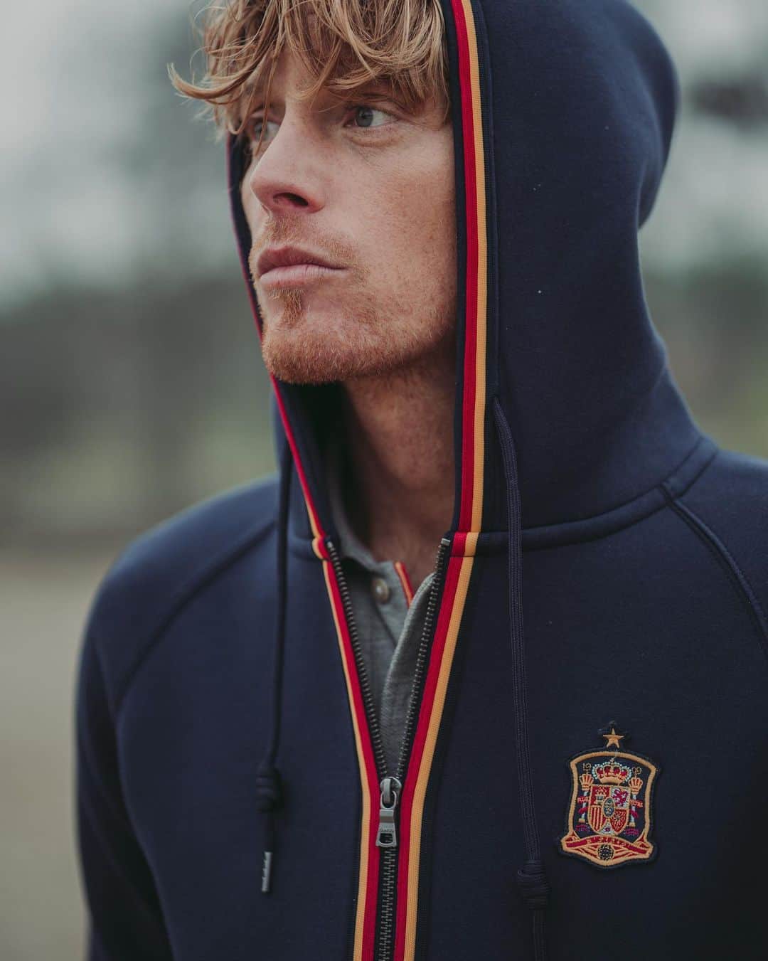 エルガンソさんのインスタグラム写真 - (エルガンソInstagram)「Atrévete a vestir con rollo ⚽️ Nueva sudadera canguro de nuestra colección cápsula de @sefutbol .Y qué, ¿Te atreves? #elganso #unidosporeldeporte」2月2日 0時48分 - elgansoinsta