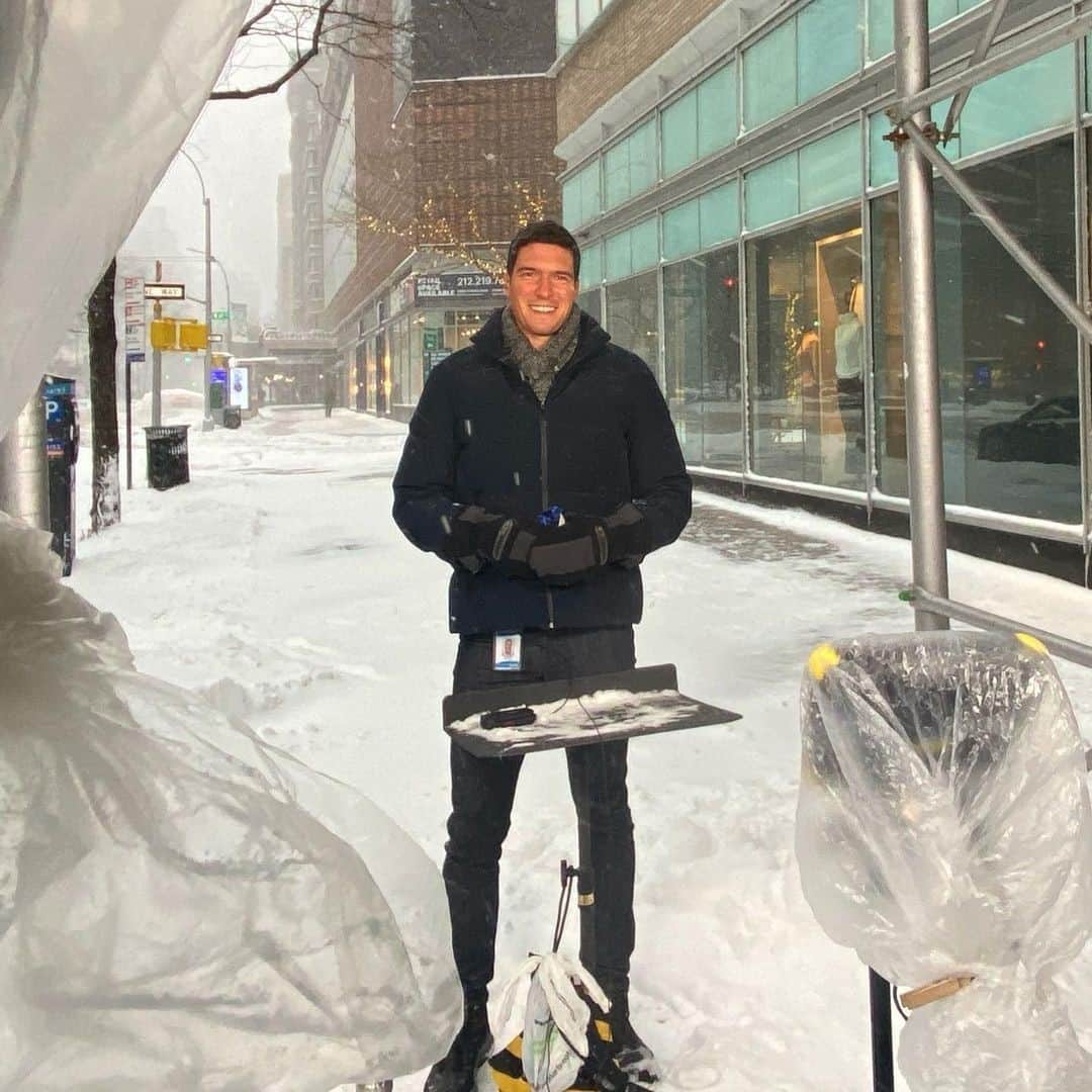 Good Morning Americaさんのインスタグラム写真 - (Good Morning AmericaInstagram)「Snow days off, the snow must go on, snow on and snow forth (sorry). -- @willreeve_⁠」2月2日 1時02分 - goodmorningamerica