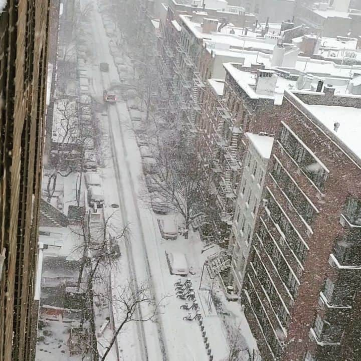 J・アレキサンダーのインスタグラム：「GoodMorning, Afternoon, and Evening friends and fans A Snowy monday morning in #nyc  Enjoy your week.   🤍 #missj  #snow #snowstorms #snowing #blizzard #snowflake」