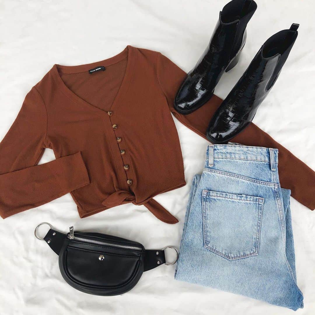 のインスタグラム：「An outfit you need in your wardrobe rn 🤎⁠⁠ Cardigan🔎: Coming Soon 👀 ⁠ Jeans🔎: SPADEREENE-BLU015 ⁠ Boots🔎: ABTCLARA2-BLK001⁠ ⁠ #TALLYWEiJL #ootd #fashion #whattowear ⁠」