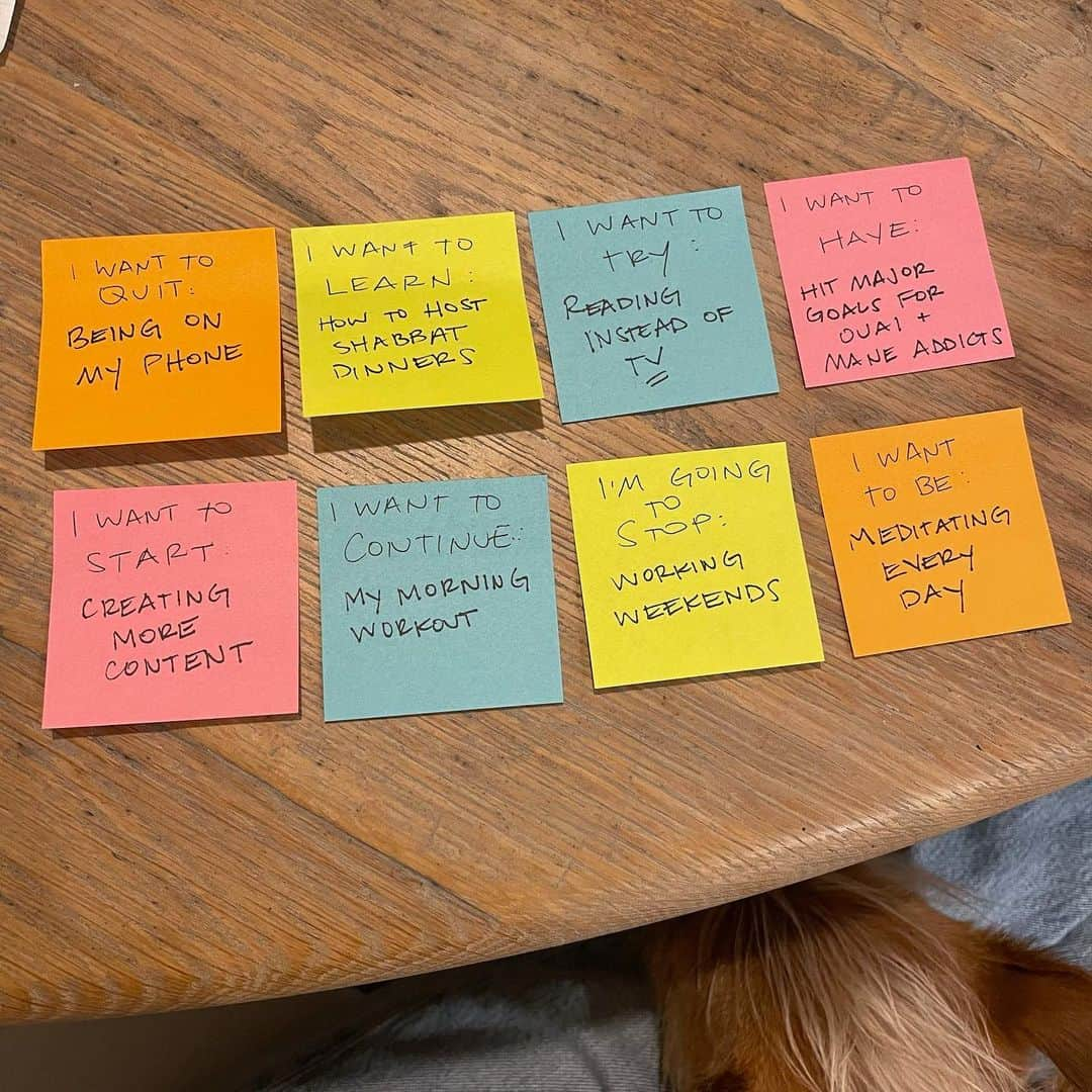 JEN ATKINさんのインスタグラム写真 - (JEN ATKINInstagram)「1 month check in: how are those 2021 intentions coming along? Swipe to see mine! 📝🔮」2月2日 1時29分 - jenatkinhair