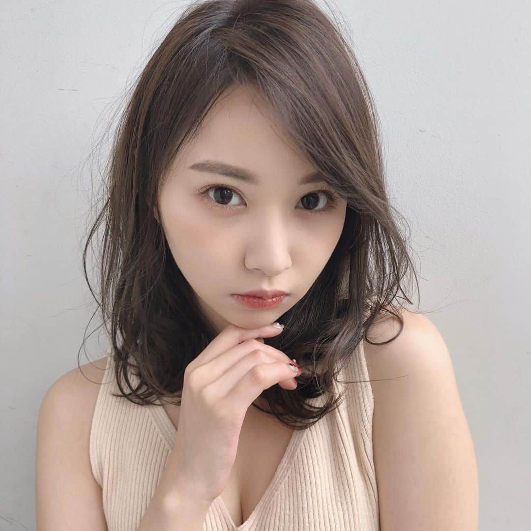 川井優沙のインスタグラム：「. おはようございます🌞 東京は雨ですね、、 スタジオまで歩こうかなぁなんて思ってたけど 傘さすの苦手なので辞めておきます🚕 . #おはようでやんす  #雨でやんす  #今日も頑張るでやんす #行ってらっしゃいませ」