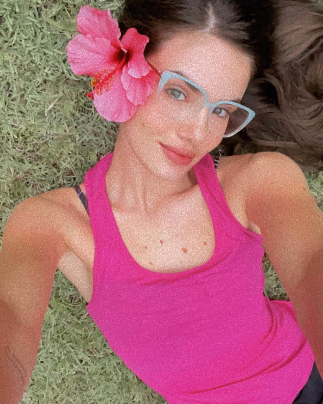 Camila Queirozのインスタグラム：「🌺🌿✨🙏🏼🌝🌟 Gratidão pelas pequenas coisas.」