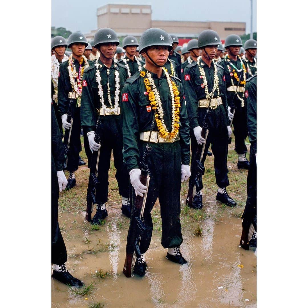 スティーブ・マカリーさんのインスタグラム写真 - (スティーブ・マカリーInstagram)「I photographed a military parade in Burma during one of my two dozen trips to the country.  #Burma, 1994.」2月2日 6時55分 - stevemccurryofficial