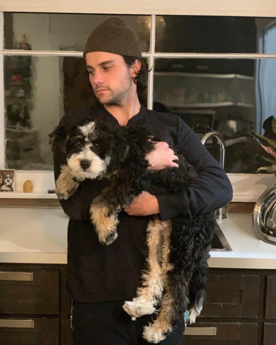 ジャック・ファライーのインスタグラム：「This stuffed animal just keeps growing?」