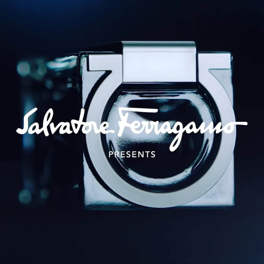 サルヴァトーレ・フェラガモのインスタグラム：「Introducing the new Ferragamo Intense Leather Eau de Parfum for men: a statement blend that turns the spotlight on an inspired, grounded and passionate protagonist of the now, perfectly captured by Hero Fiennes Tiffin, who acts according to his own rules and feelings coming to voice his inner strength with no fears and no regrets. Who do you want to be? #JustMyself」
