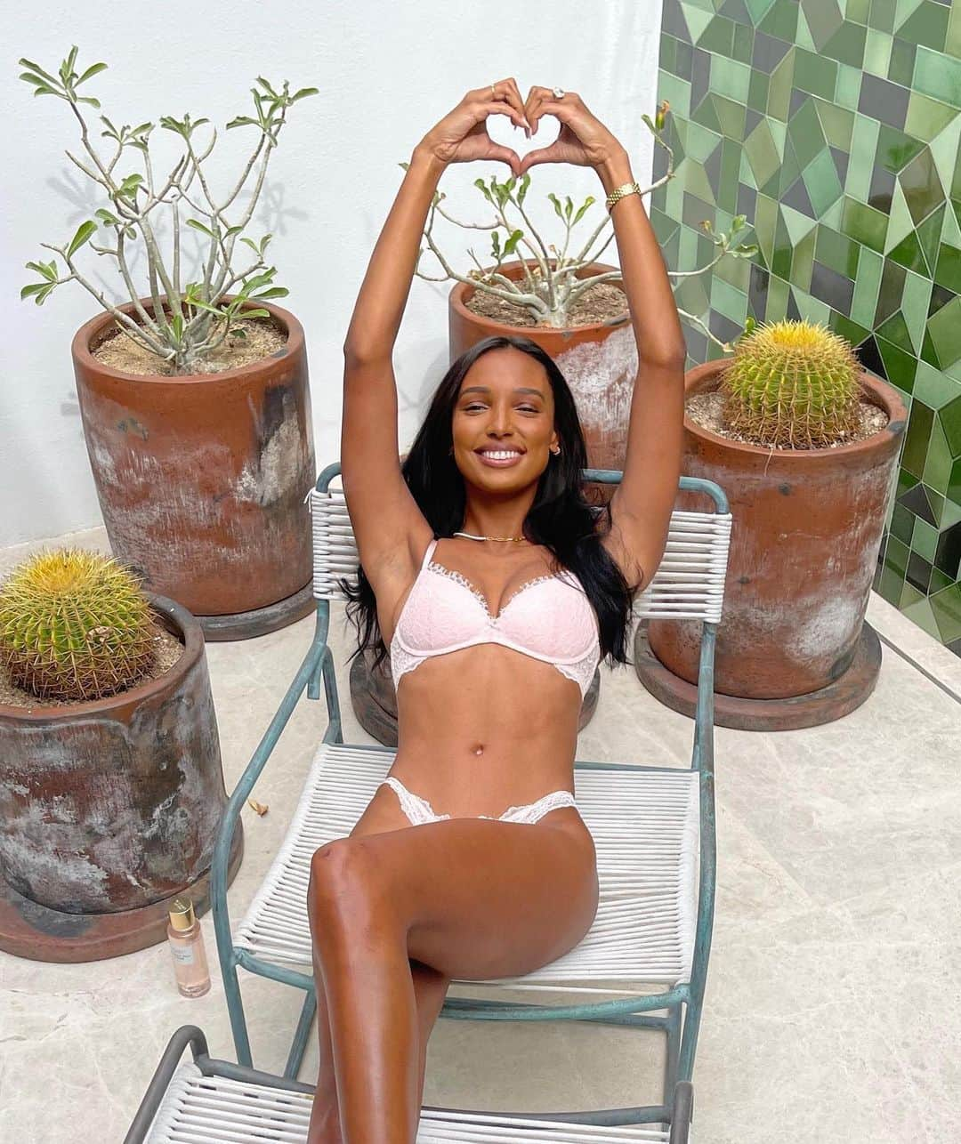 ヴィクトリアズ・シークレットさんのインスタグラム写真 - (ヴィクトリアズ・シークレットInstagram)「Happy birthday, @jastookes! Hope your day is filled with lots of love! ​」2月2日 1時31分 - victoriassecret