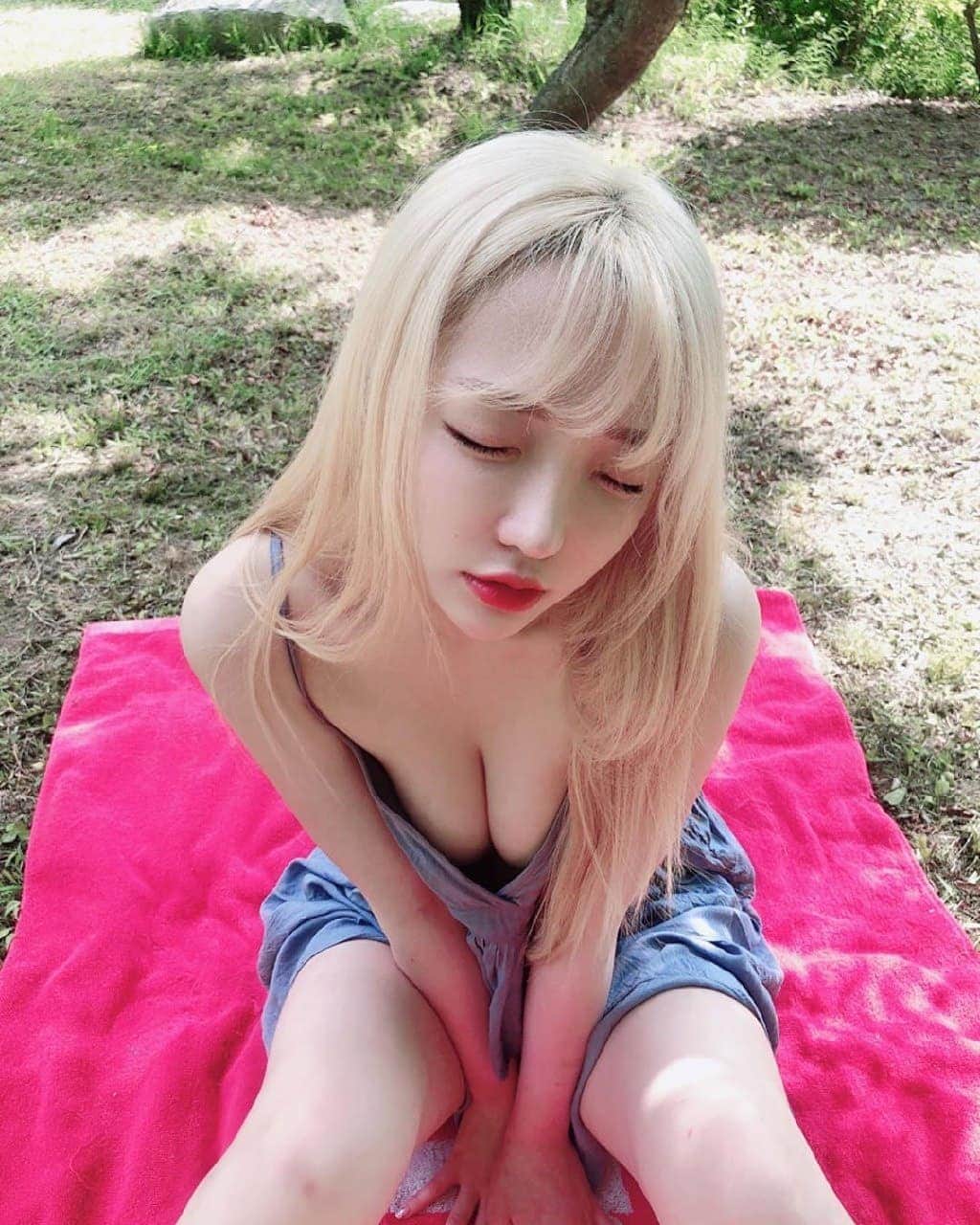 アジアの綺麗なアイドルのインスタグラム：「➱ Follow Me @asiangirls.idol  ➱ Like❤️ leave any comments(ᵔᴥᵔ)  Also my 2nd page @cutegirls.idol   Model @уe._eun_s   All rights belong to their creators No copyright infringement intended Contact me for fixing it」