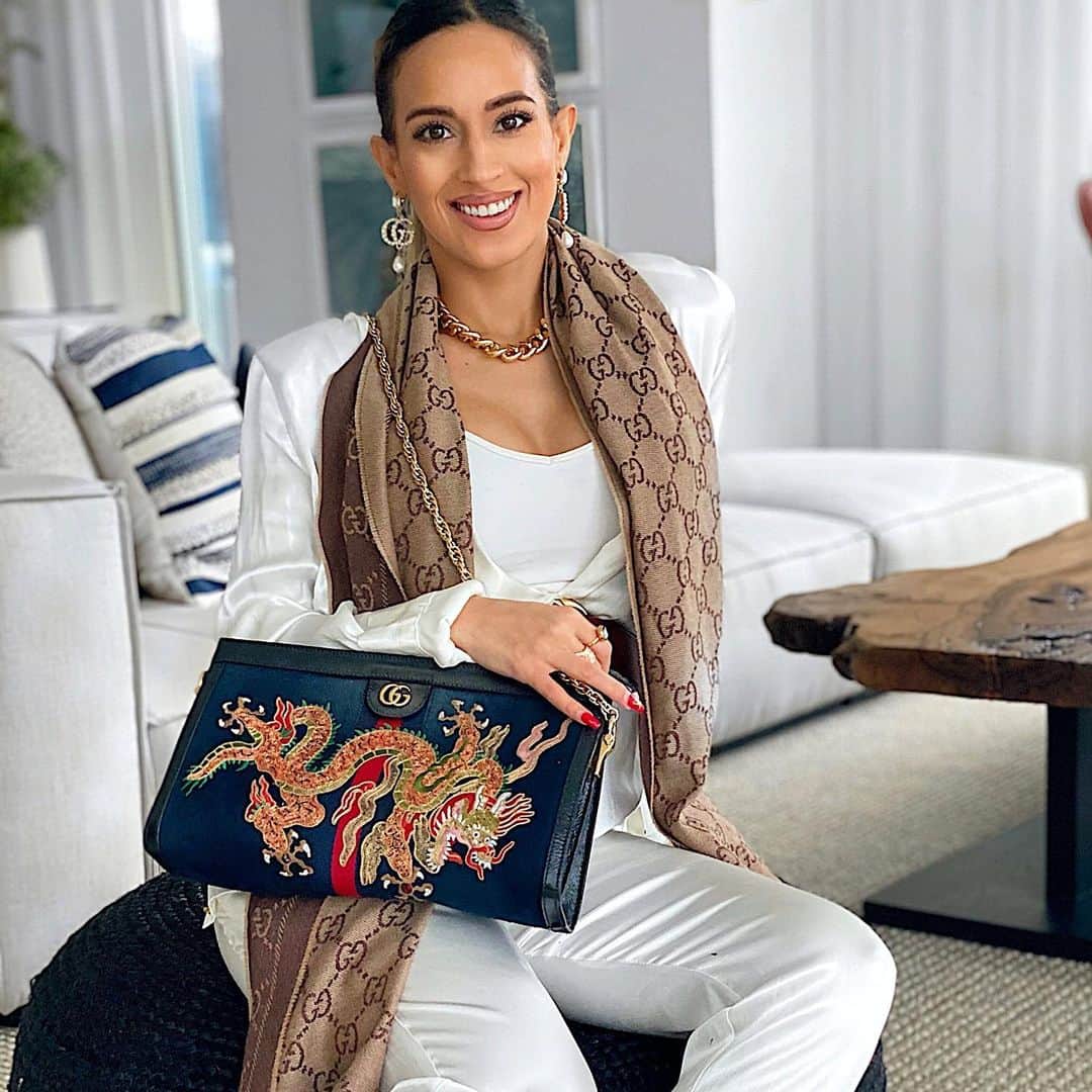 Sarah Mundoのインスタグラム：「Gucci or Louis? Mannequin Monday accessories. #gucci #louisvuitton #accessories #fashion #scarf #style」