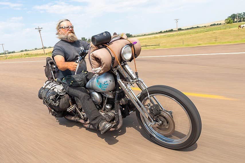 Harley-Davidsonさんのインスタグラム写真 - (Harley-DavidsonInstagram)「Karen Davidson meets up with “Panhead Billy,” a man who has been living on his motorcycle for more than 25 years. Hit the link in our bio to learn more about how Panhead Billy built his bike from the ground up in the latest issue of The Enthusiast. #HarleyDavidson」2月2日 2時04分 - harleydavidson