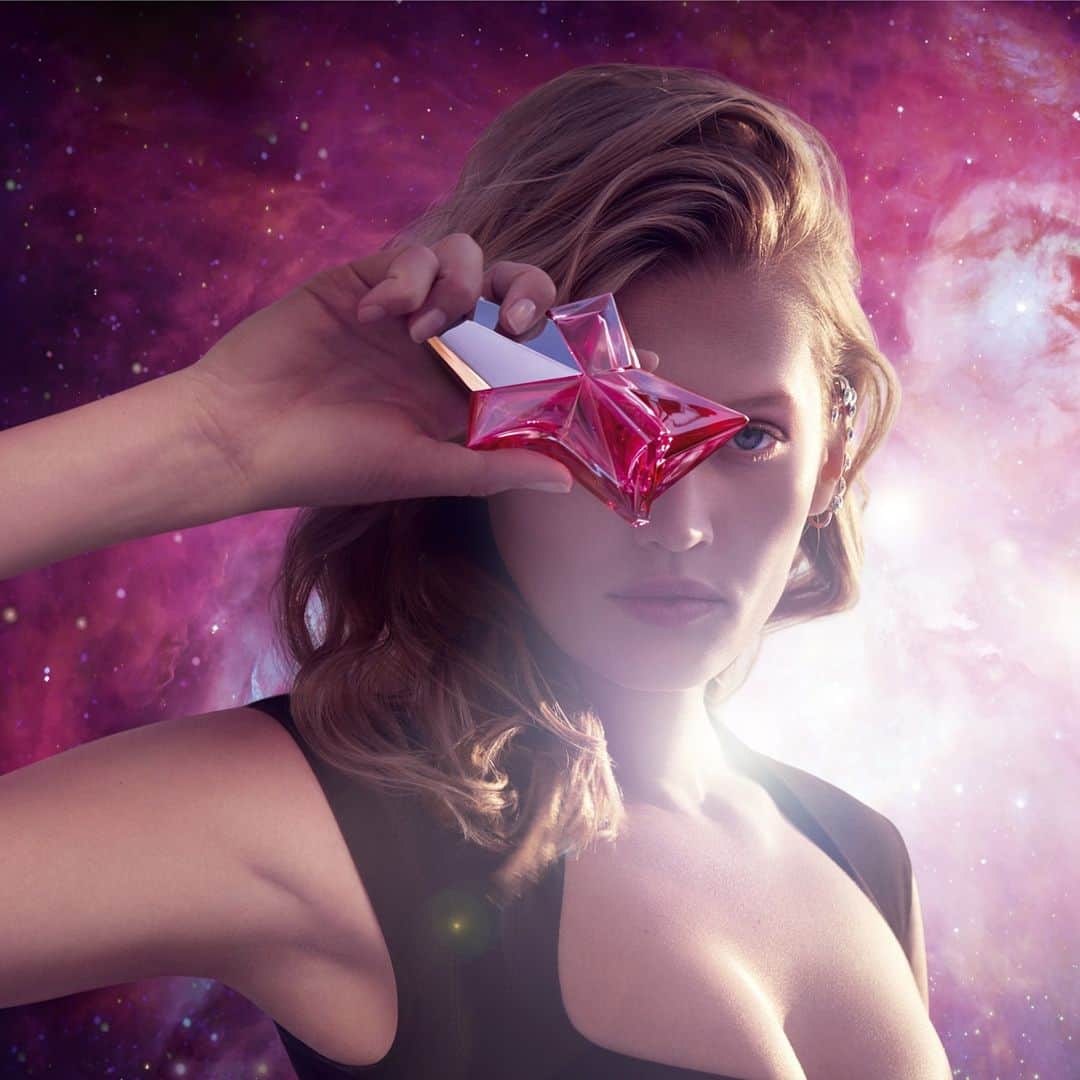 ミュグレーのインスタグラム：「Feel the energy of our newest star, #MuglerAngelNova. Rise up and dare to follow the night sky.  Discover the new feminine fragrance, now available @Sephora US. #AngelStar #MuglerAngelNova #BelieveInDreams」