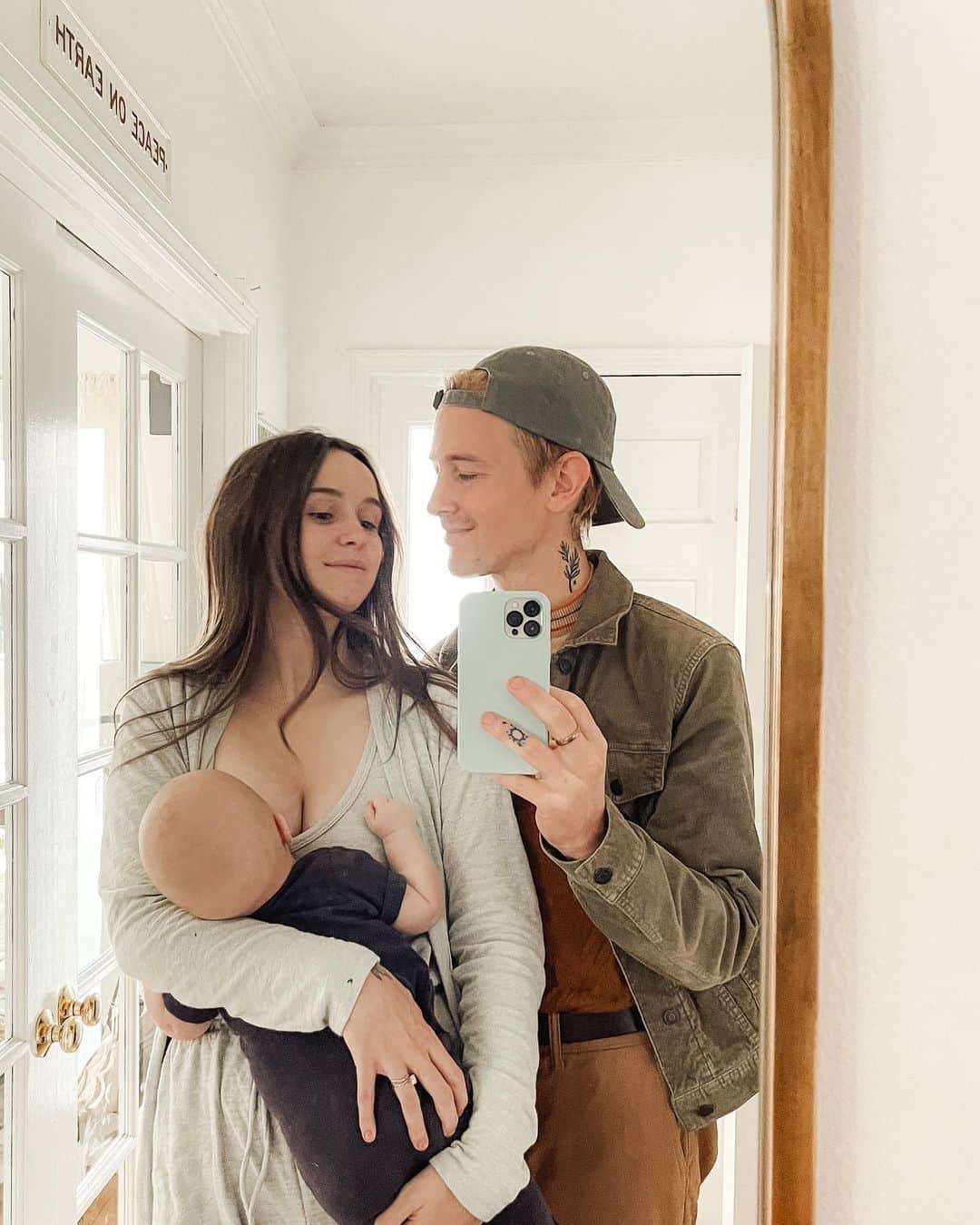 Acacia Brinleyのインスタグラム：「Lots & lots of ❤️ here」
