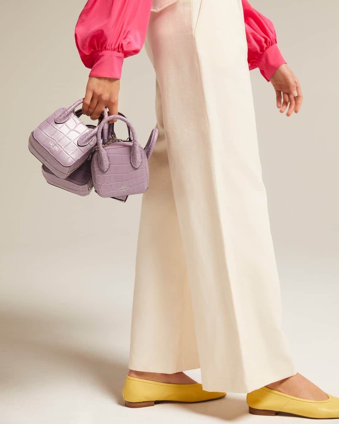 ランセルのインスタグラム：「T’as le look croco Mini Alice – Cuir façon croco brillant – Parme Croco collection Mini Alice – Shiny croco style leather – Mauve #AliceByLancel #SS21 #Lancel」
