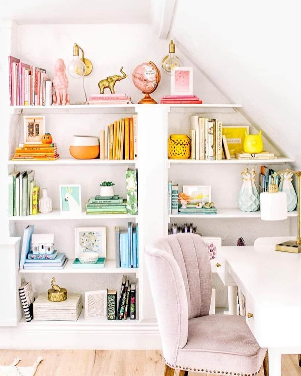 HGTVさんのインスタグラム写真 - (HGTVInstagram)「We love a good upcycle! 😍 We're sharing 100 of our best DIY ideas and designer inspo so you can beautify on a budget. 👏 Reuse, repurpose, recycle and reimagine what you already have for one-of-a-kind results. ⁠⁠ ⁠⁠ Which project do you want to try first? 🎨 🛠 🧰⁠⁠ ⁠⁠ 1) Entryway: Substitute a tall dresser for a low table for maxed-out storage (📸 Kim Cornelison)⁠⁠ 2) Kitchen: Give antique doors a new home with a custom storage cabinet (📸 Marian Parsons)⁠⁠ 3) Bathroom: Corral morning must-haves with a tiered serving platter (📸Sarah Busby)⁠⁠ 4) Living room: Rearrange your bookshelf with styling tips from @hgtvmagazine (📸 Ashley Wilson)⁠⁠ 5) Bedroom: Add impact with DIY art like this framed vintage scarf (📸 John Gruen)⁠⁠ 6) Dining room: Pretty up your wall by displaying your fancy plates and serving dishes (📸 Emily Followill)⁠⁠ 7) Outdoors: Transform a pallet into a bar that's perfect for small spaces (📸Sam Henderson)⁠⁠ 8) Kids' room: Use up all your paint samples with @hgtvmagazine (📸 Jelena Pticek)⁠⁠ ⁠⁠ Want to see all 100 of our upcycling ideas? 🙋‍♀️ 🙋‍♂️ Head to the link in our profile (then click on the photo of the entryway dresser) to see them all. 🔝 🤩 ⁠⁠ ⁠⁠ #FreshStart #upcycling #upcyclingDIY #DIY #easyDIY #upcycle #DIYdecor #budgetfriendlydesign」2月2日 2時10分 - hgtv