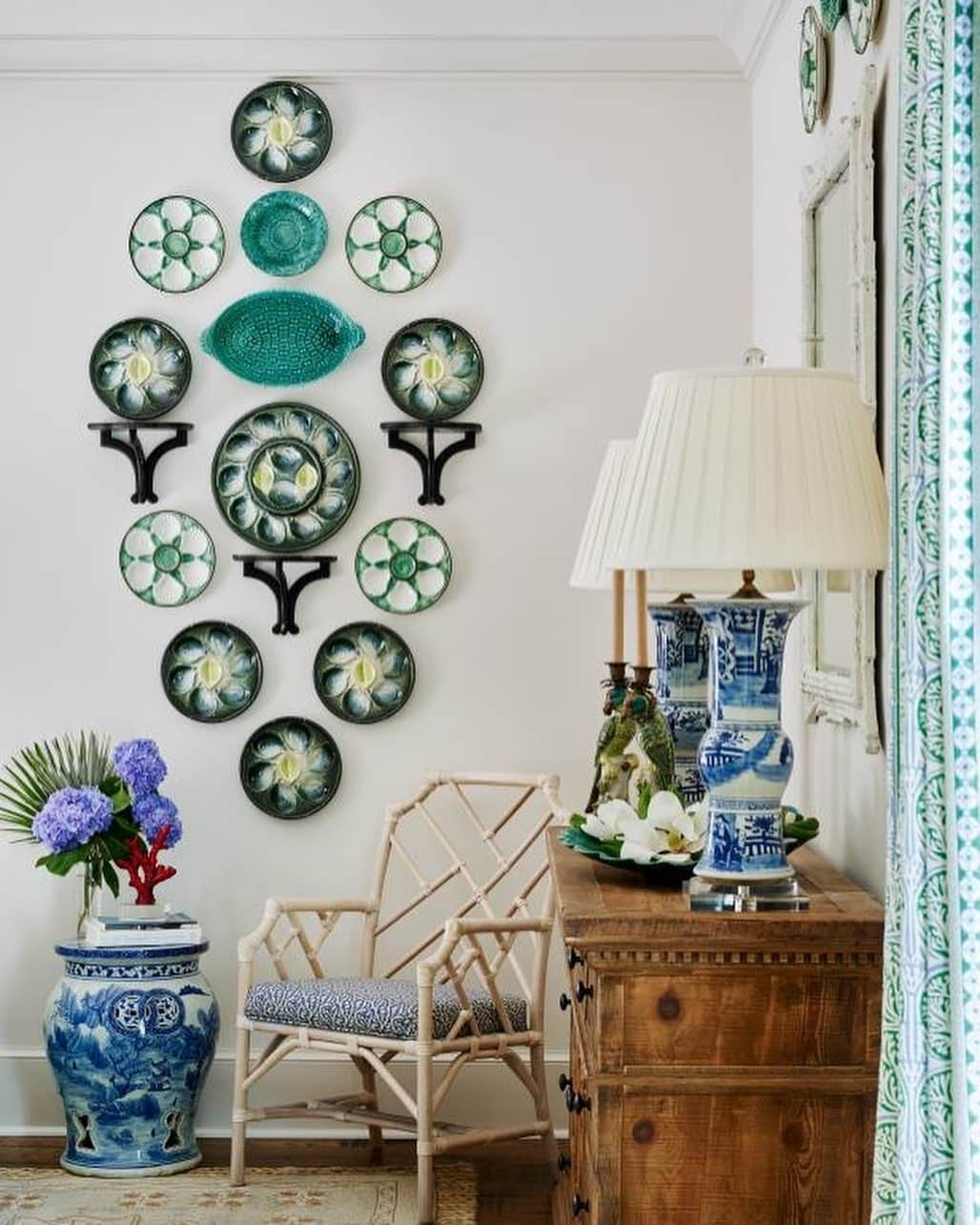 HGTVさんのインスタグラム写真 - (HGTVInstagram)「We love a good upcycle! 😍 We're sharing 100 of our best DIY ideas and designer inspo so you can beautify on a budget. 👏 Reuse, repurpose, recycle and reimagine what you already have for one-of-a-kind results. ⁠⁠ ⁠⁠ Which project do you want to try first? 🎨 🛠 🧰⁠⁠ ⁠⁠ 1) Entryway: Substitute a tall dresser for a low table for maxed-out storage (📸 Kim Cornelison)⁠⁠ 2) Kitchen: Give antique doors a new home with a custom storage cabinet (📸 Marian Parsons)⁠⁠ 3) Bathroom: Corral morning must-haves with a tiered serving platter (📸Sarah Busby)⁠⁠ 4) Living room: Rearrange your bookshelf with styling tips from @hgtvmagazine (📸 Ashley Wilson)⁠⁠ 5) Bedroom: Add impact with DIY art like this framed vintage scarf (📸 John Gruen)⁠⁠ 6) Dining room: Pretty up your wall by displaying your fancy plates and serving dishes (📸 Emily Followill)⁠⁠ 7) Outdoors: Transform a pallet into a bar that's perfect for small spaces (📸Sam Henderson)⁠⁠ 8) Kids' room: Use up all your paint samples with @hgtvmagazine (📸 Jelena Pticek)⁠⁠ ⁠⁠ Want to see all 100 of our upcycling ideas? 🙋‍♀️ 🙋‍♂️ Head to the link in our profile (then click on the photo of the entryway dresser) to see them all. 🔝 🤩 ⁠⁠ ⁠⁠ #FreshStart #upcycling #upcyclingDIY #DIY #easyDIY #upcycle #DIYdecor #budgetfriendlydesign」2月2日 2時10分 - hgtv