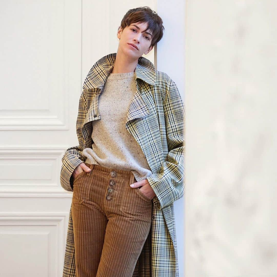 イネスドゥラフレサンジュのインスタグラム：「Manteau Mortimer à carreaux disponible en ligne et en boutique.  Collection Automne / Hiver 2020 — Mortimer checkered coat available online and in stores.  Fall / Winter 2020 Collection  www.inesdelafressange.fr  #inesdelafressangeparis #inesdelafressange」