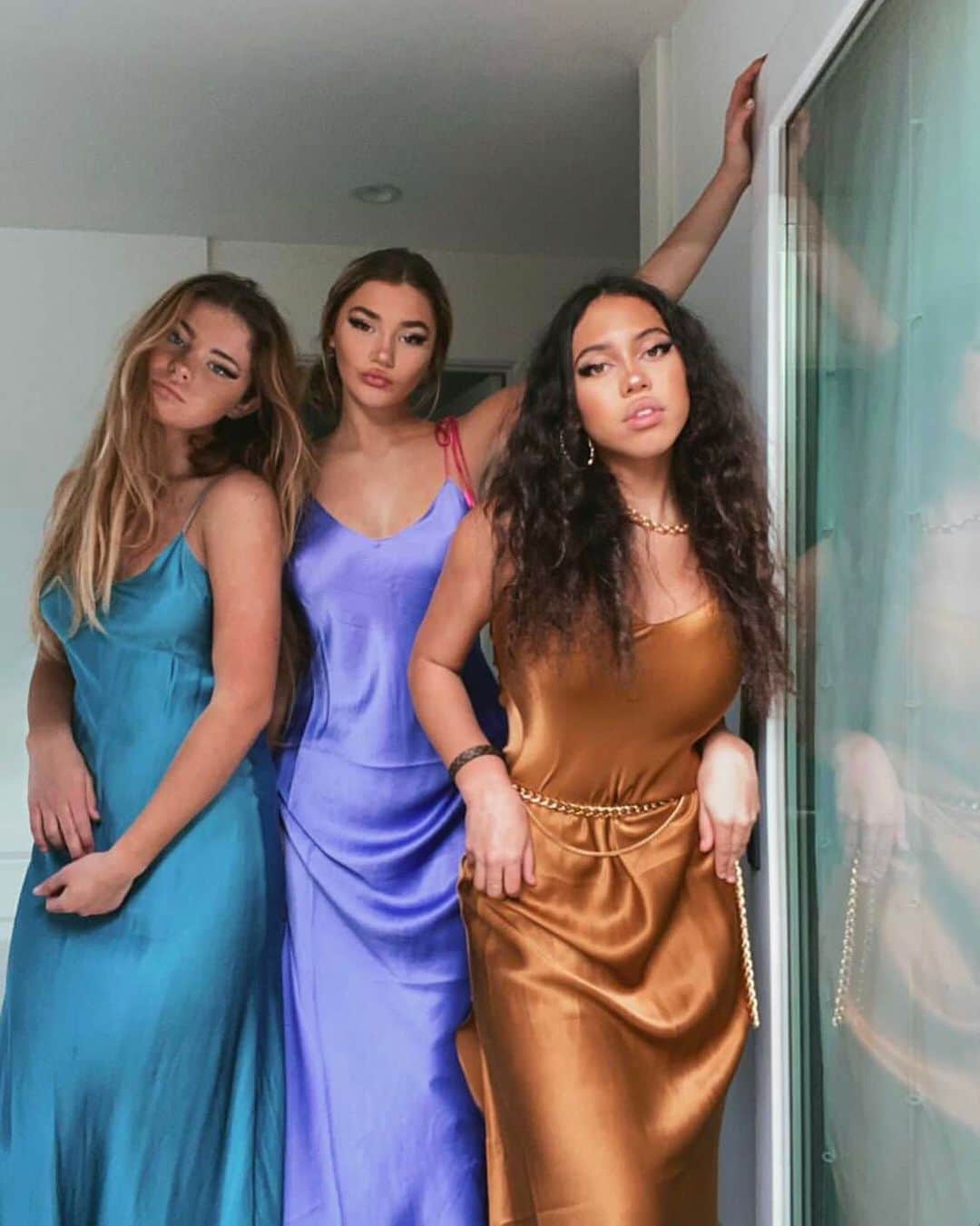 ダニジョーのインスタグラム：「SLIP SISTERS 😍💖 Drooling over these #dannijogirls」