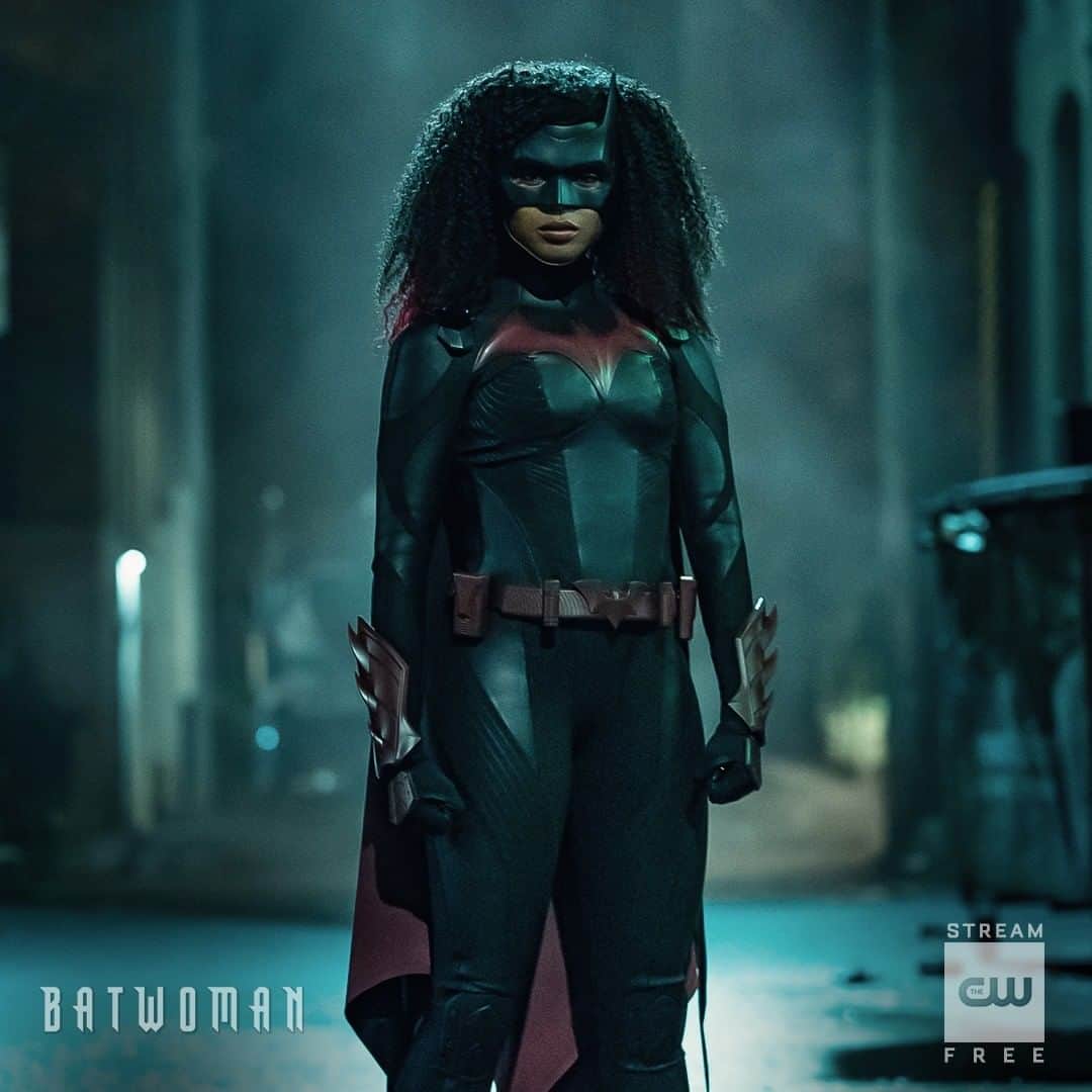 The CWのインスタグラム：「She's got a new look. Stream a new episode of @cwbatwoman now on The CW! #Batwoman」