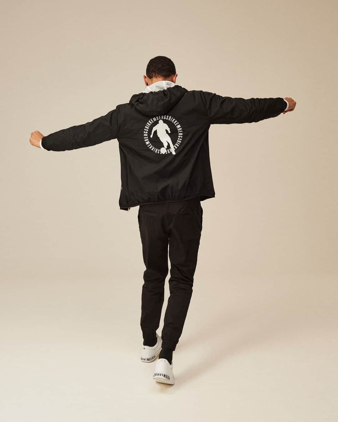 ダーク ビッケンバーグのインスタグラム：「Step 6 - Never curb your enthusiasm, stay positive in front of the camera. #DirkBikkembergs #Bikkembergs #SS21」