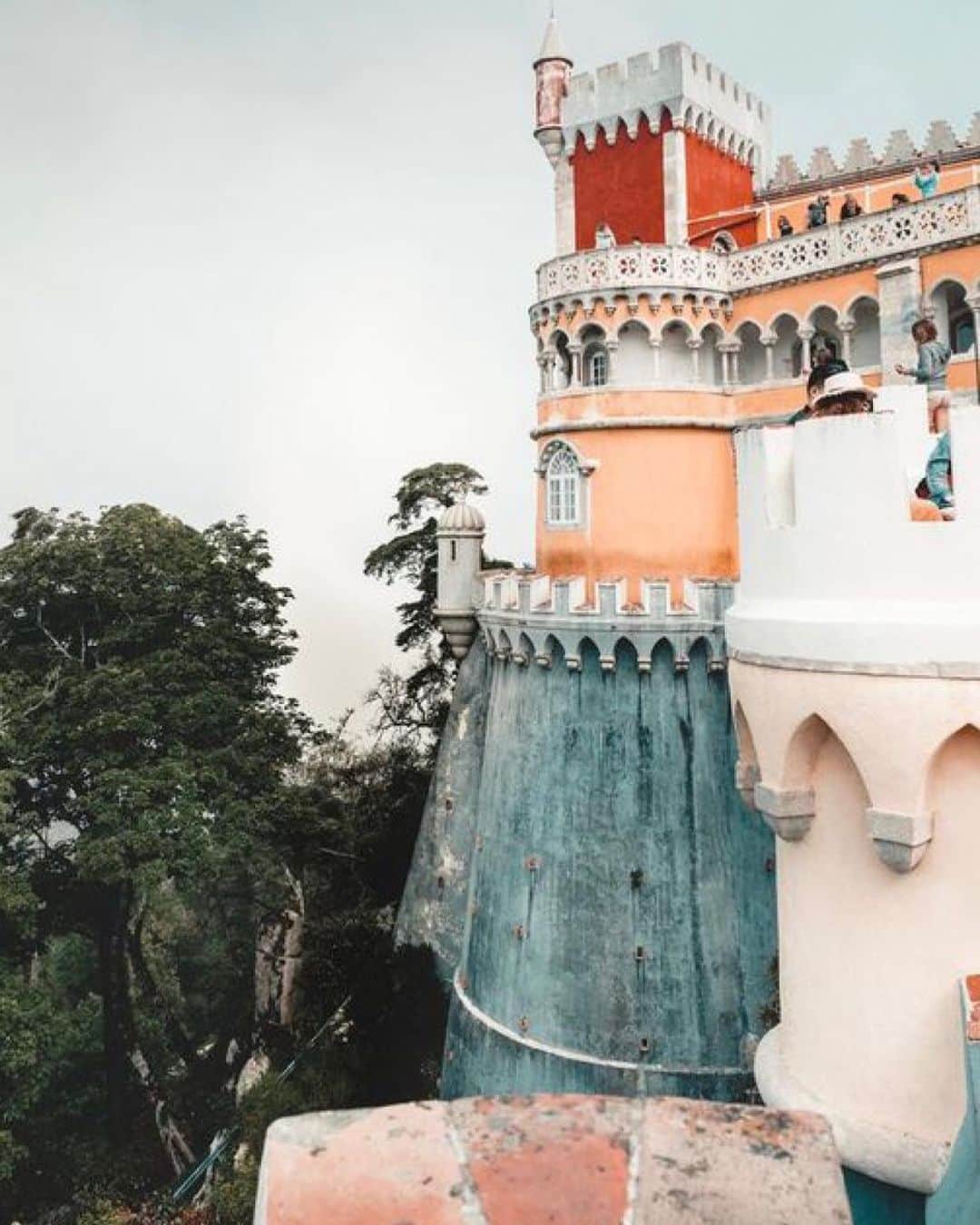 メドモアゼルのインスタグラム：「A colourful inspiration to make us travel just for a minute. “Castel of Sintra”   Mesdemoisellesparis.com #mesdemoisellesparis #springsummer21 #inspiration」