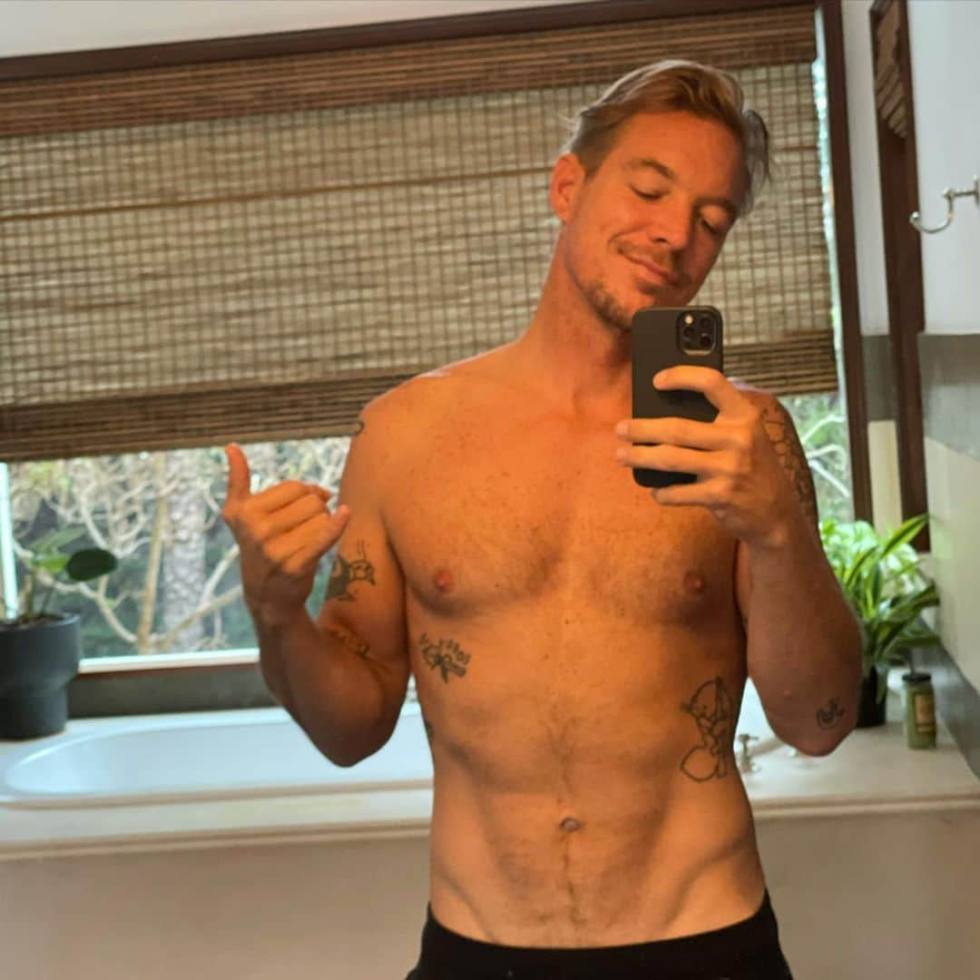 ディプロさんのインスタグラム写真 - (ディプロInstagram)「After us weekly committed a hate crime against me. I stopped eating sugar for 2 hours and this is my body」2月2日 2時33分 - diplo