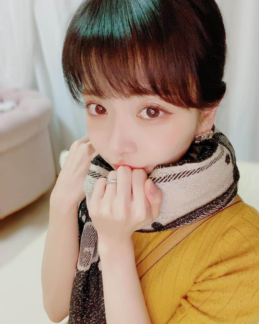 のインスタグラム：「GOOD Night🌙✨ ・ おやすみなさい⭐ ✌︎('ω'✌︎ ) 少し肌荒れした🤏 早めに寝ます😴 ・ ・ ・ ・  #節分 #低身長コーデ  #くるりんぱ #ポニーテール #黒髪 #ショートヘア #サロンモデル #セルフィー #グッチ #赤リップ #韓国メイク  #バレンタイン #イチナナ #イチナナライブ  #裸眼メイク #まつ毛パーマ #まつ毛美容液  #眉毛アートメイク #インスタグラビア #美白ケア  #koreanmakeup #koreanfashion #japanesegirl  #japantravel #visitjapan #TOKYO #17live #bigolive #goodnight」