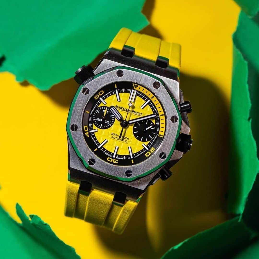WATCHMANIAさんのインスタグラム写真 - (WATCHMANIAInstagram)「AP Royal Oak Offshore Diver 42mm. And yes, yellow is the color of today.  @watchbox 📸  #audemarspiguet #audemars #ap #aproyaloak #royaloak #royaloakoffshore #royaloakoffshorediver #watchmania」2月2日 2時46分 - watchmania