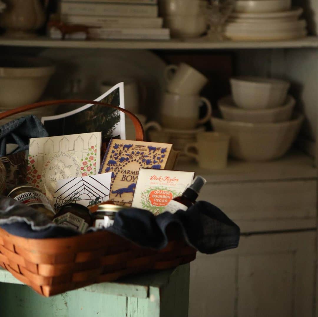 FOLKのインスタグラム：「As I’ve said over and over I’m from a small town. We have a tiny shop here at the farmhouse that we stock full of locally made goods and American handmade goods. I’ve added a lot of those items here but I wanted to create a subscription box that each month will feature 8-10 of my favorite items from the shop. Each month we will mail it the first week of the month. The photos are the February box. Your box may vary slightly but will include the majority of the items featured in the photos.   Each month in 2021 you’ll receive a box that will include seasonal favorites, new discoveries, and items I think you’ll love. Each month will include a book, a soap, a candle/roomspray, a vintage item, a card/print, and several foodstuffs.   The basket and linens are not included. Shipping is $6 per month. On the first day of each month you will be invoiced for that month.   My rural Kentucky community appreciates your support!」